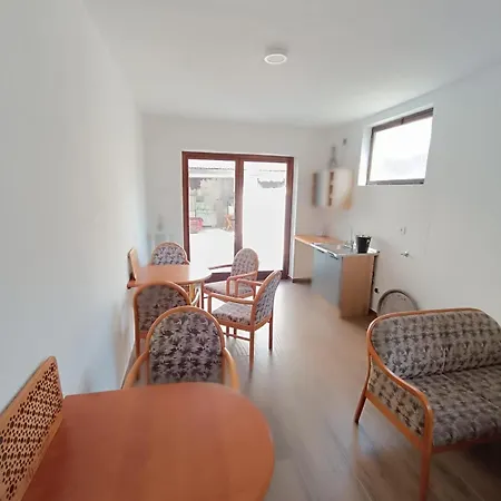 And Mn, Guest house